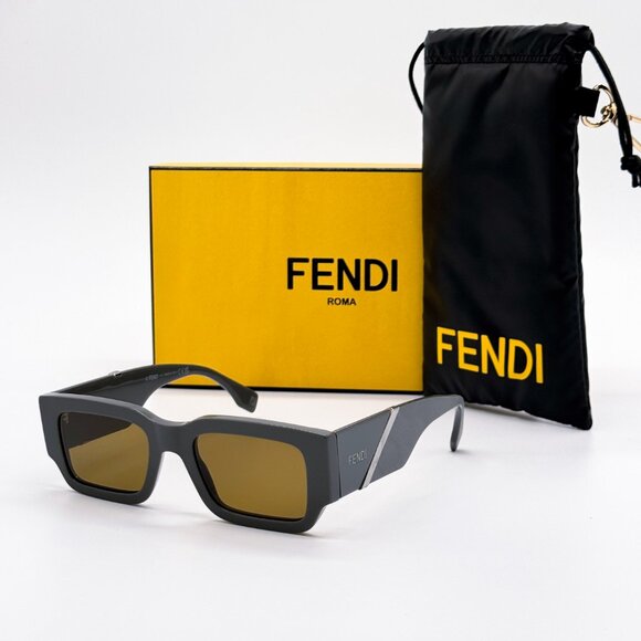NEW FENDI FE40131I 20E SQUARE BROWN MEN SUNGLASSES FENDI - Picture 1 of 11